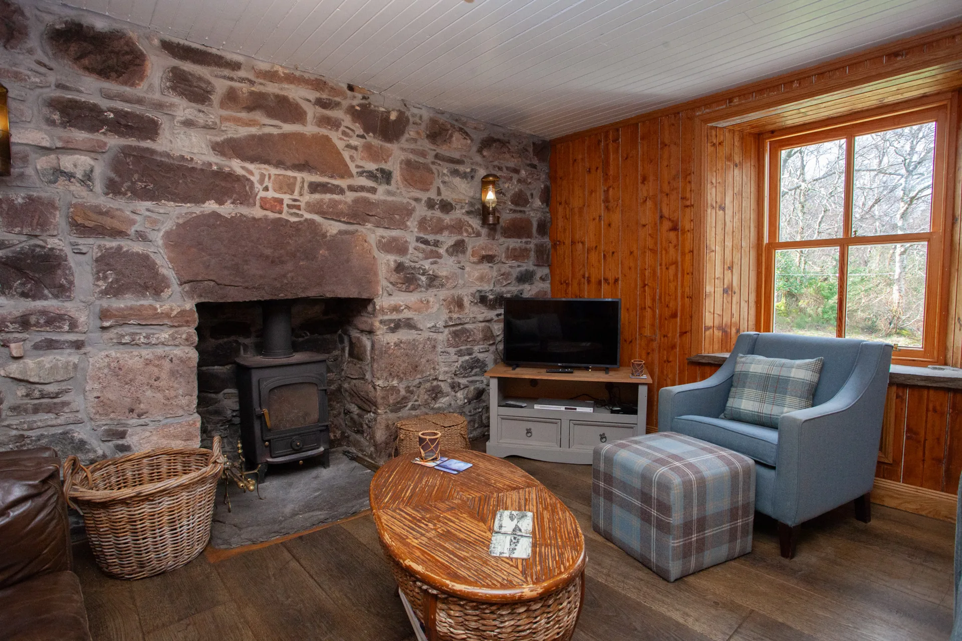 Glenview: Stone fireplace