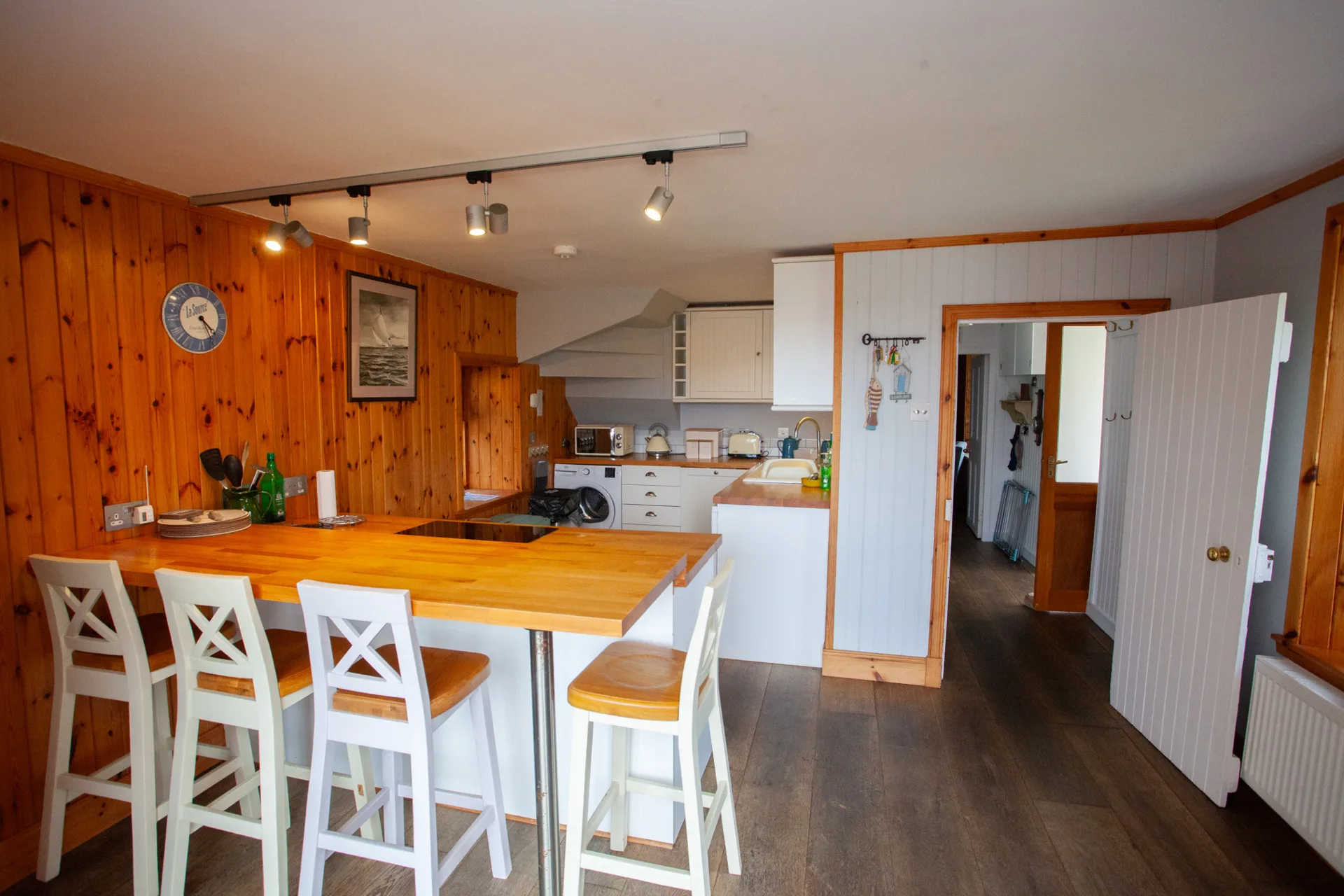 Glenview: Kitchen