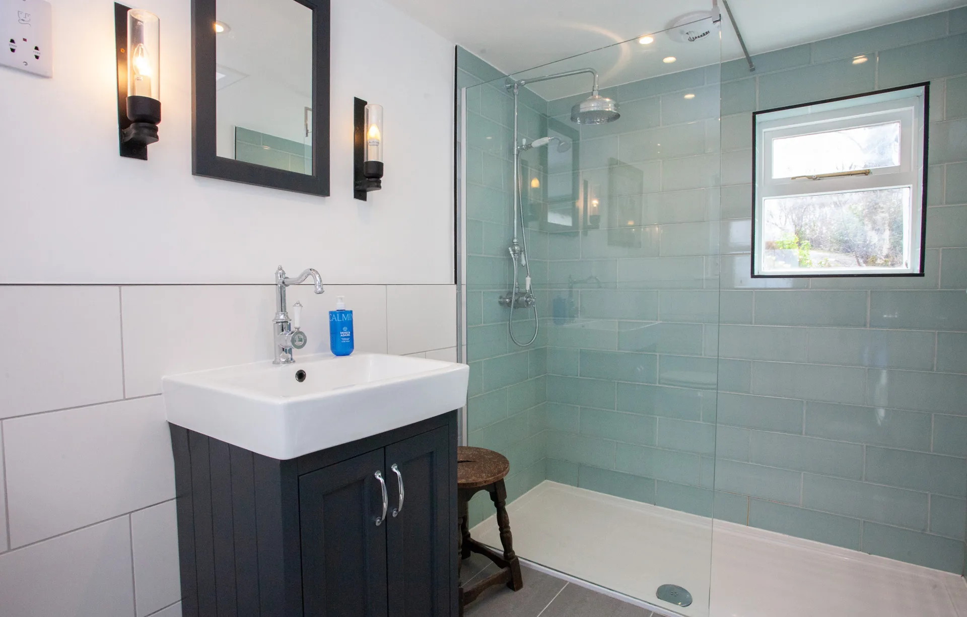 Glenview: Walk in shower