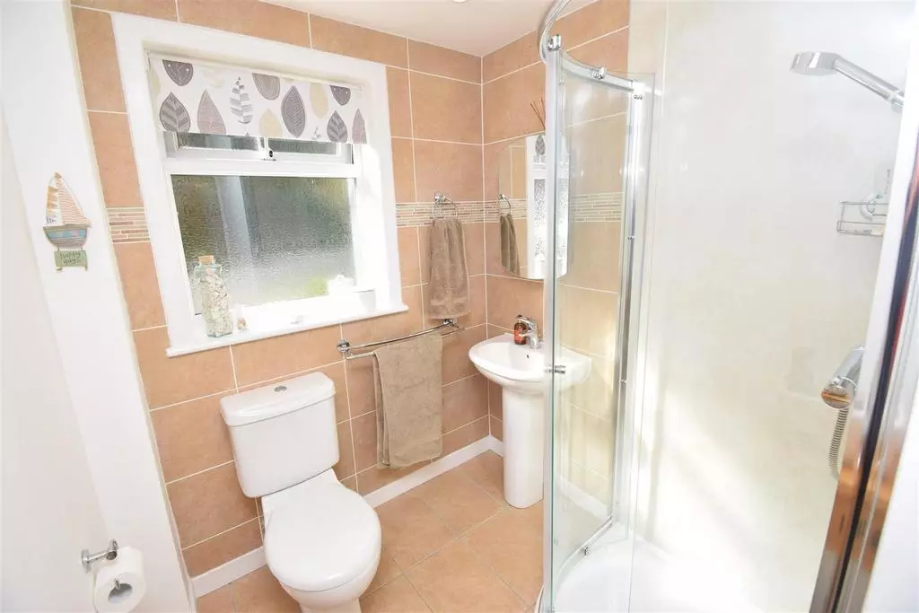 Quinaig: Shower room